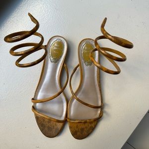 René Caovilla Cleo Strappy Flats in Beige Karung